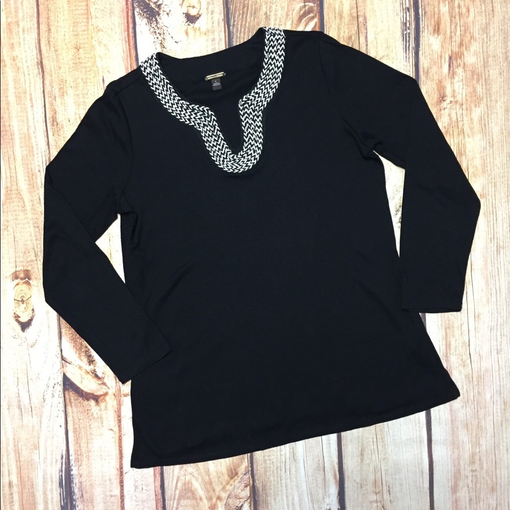 ❤️SOLD❤️Dana Buchanan black long sleeve embroider